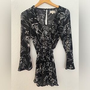 In The Style Women Long Sleeve V Neck Rompers Shorts Size 6 Black & White